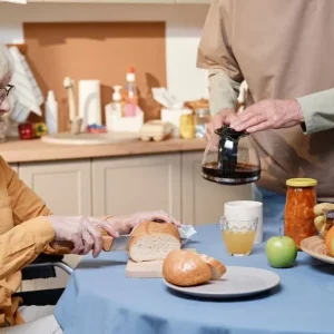 woman eating a diet with ms and learning the best foods to avoid or eat