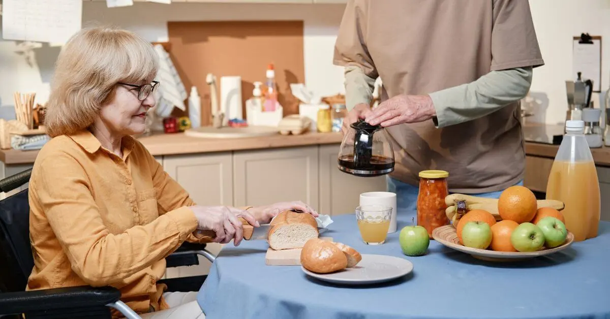 woman eating a diet with ms and learning the best foods to avoid or eat