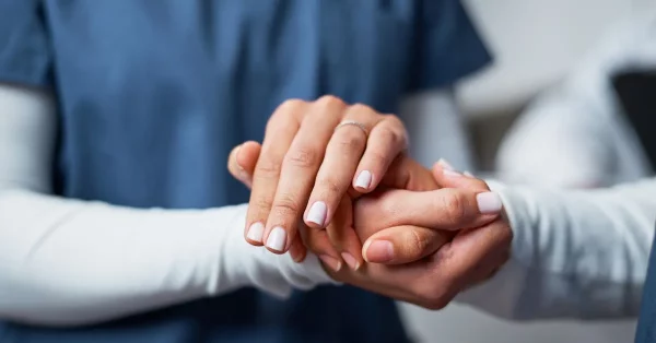 woman with tactile agnosia getting treatment from a therapist