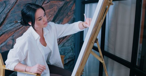 woman using a one handed life hack to paint after stroke